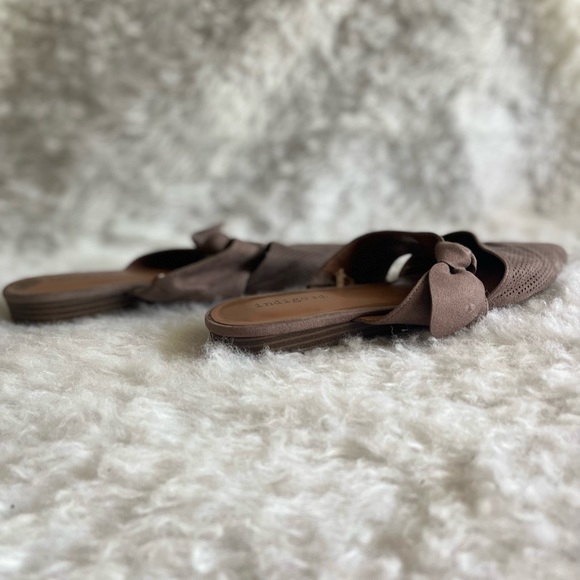 Slides / Flats - Picture 2 of 3